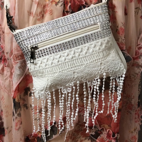 🌺 WHITE FRINGE BLING CROSSBODY PURSE SHORT BOHO - Picture 6 of 8